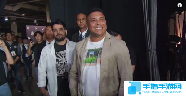 SKT奪冠MSI現場花絮：羅納爾多為Faker頒發金牌