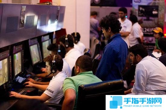 一小時19元人民幣 迪拜土豪網吧揭秘